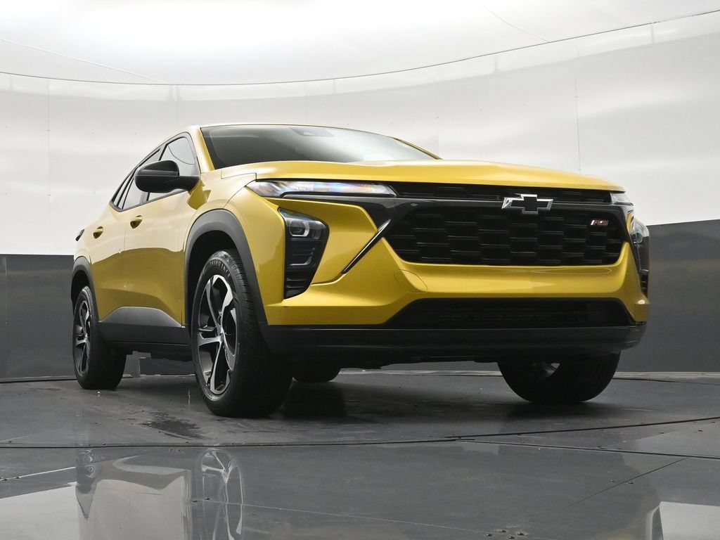 Used 2024 Chevrolet Trax RS w/ Sunroof Package FWD image 29