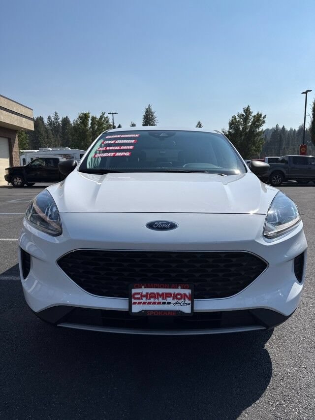 Used 2022 Ford Escape SE AWD/4WD image 2