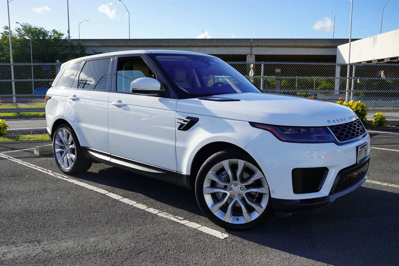 Used 2019 Land Rover Range Rover Sport SE image 3