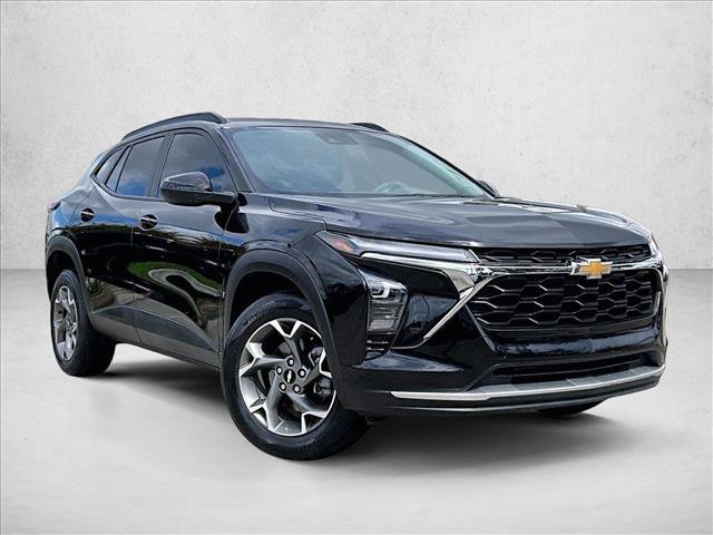 Used 2025 Chevrolet Trax LT FWD image 12