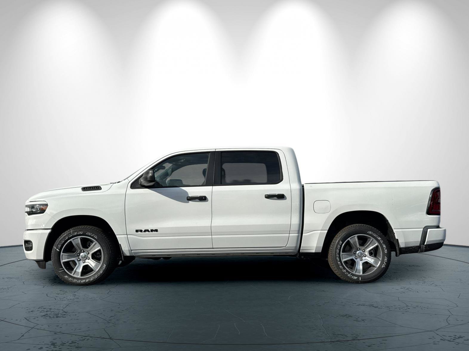 New 2026 RAM 1500 Express AWD/4WD image 7