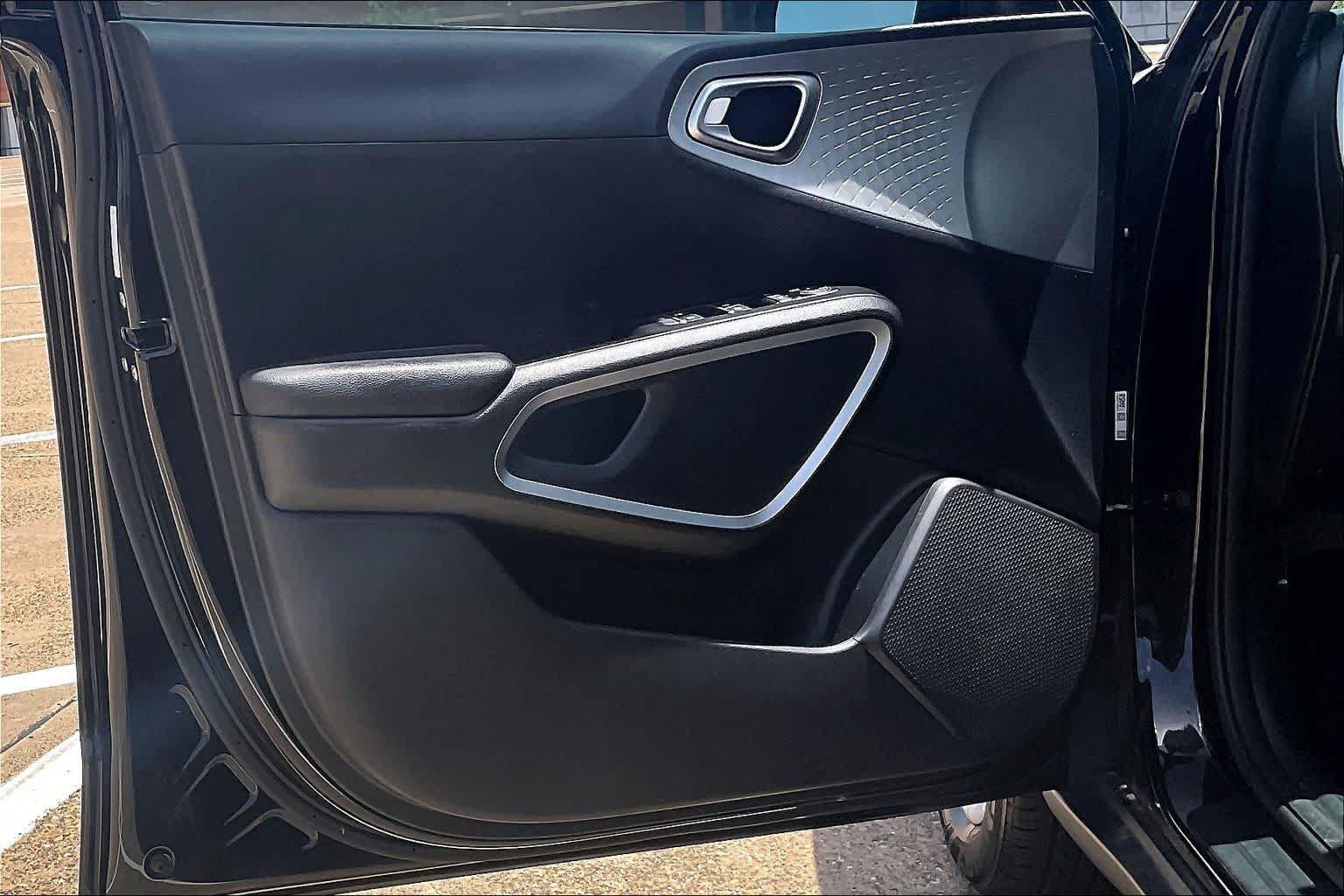 Used 2022 Kia Soul LX w/ Technology Package FWD image 25