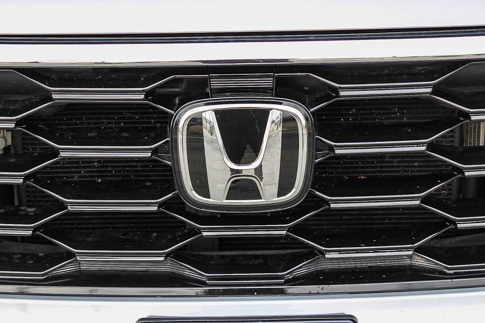 Certified 2025 Honda Pilot Touring image 11