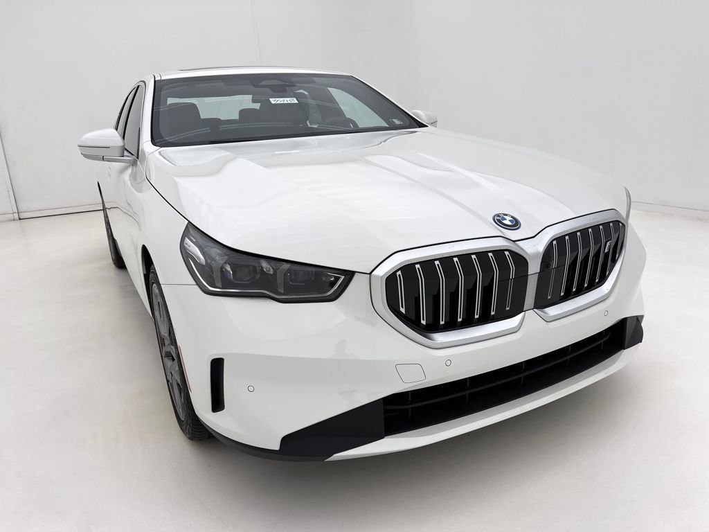 New 2026 BMW i5 eDrive40 w/ Premium Package video 3