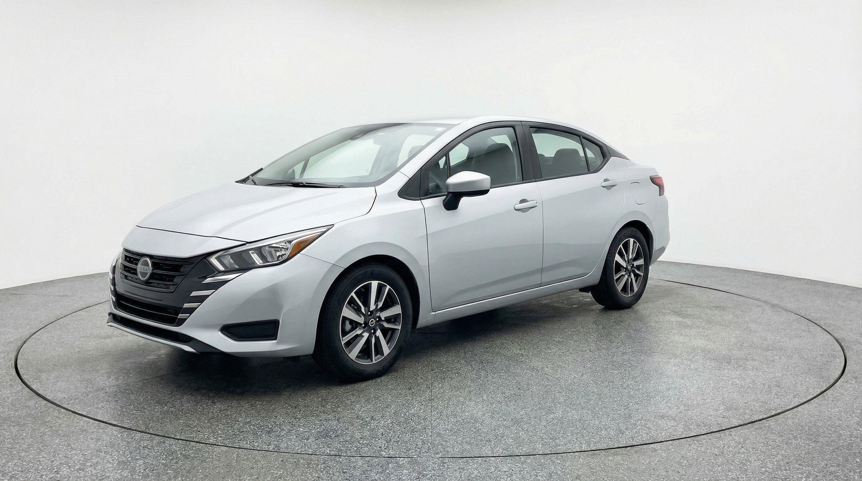 Used 2025 Nissan Versa SV image 3