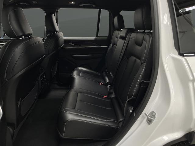 Used 2025 Jeep Grand Cherokee Limited w/ Black Appearance Package image 29