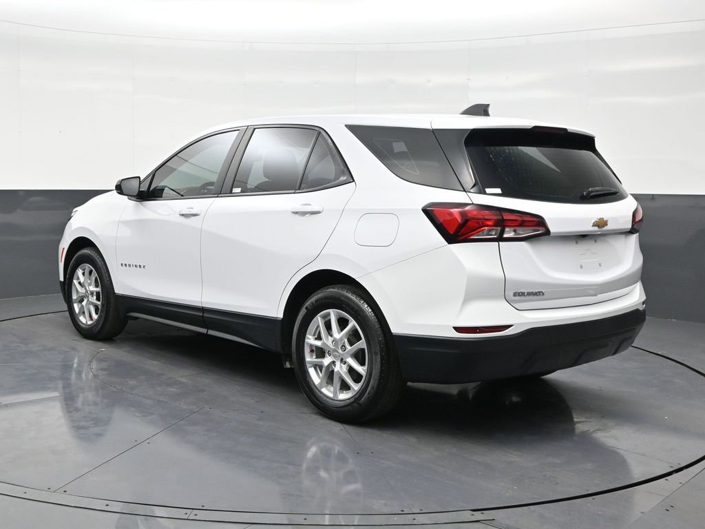 Used 2023 Chevrolet Equinox LS image 3