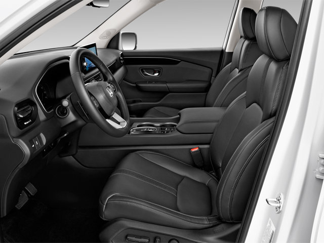 Used 2025 Honda Pilot Touring image 10