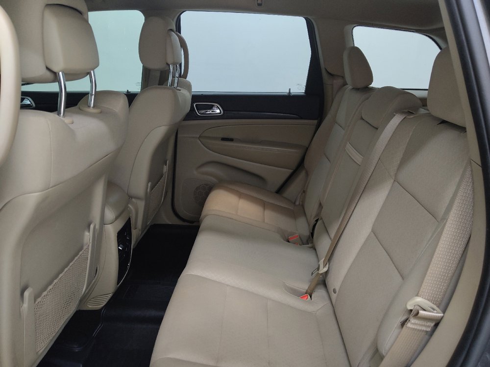 Used 2019 Jeep Grand Cherokee Laredo AWD/4WD image 18