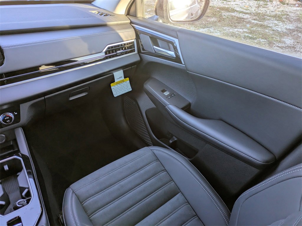 New 2025 Mitsubishi Outlander SE image 18