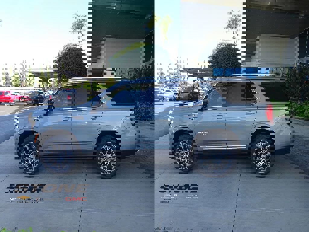 New 2026 GMC Yukon Denali w/ Denali Reserve Package image 5