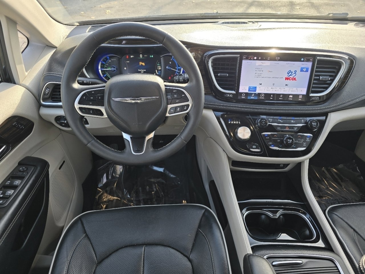 Used 2022 Chrysler Pacifica Limited w/ Uconnect Theater Family Group image 27