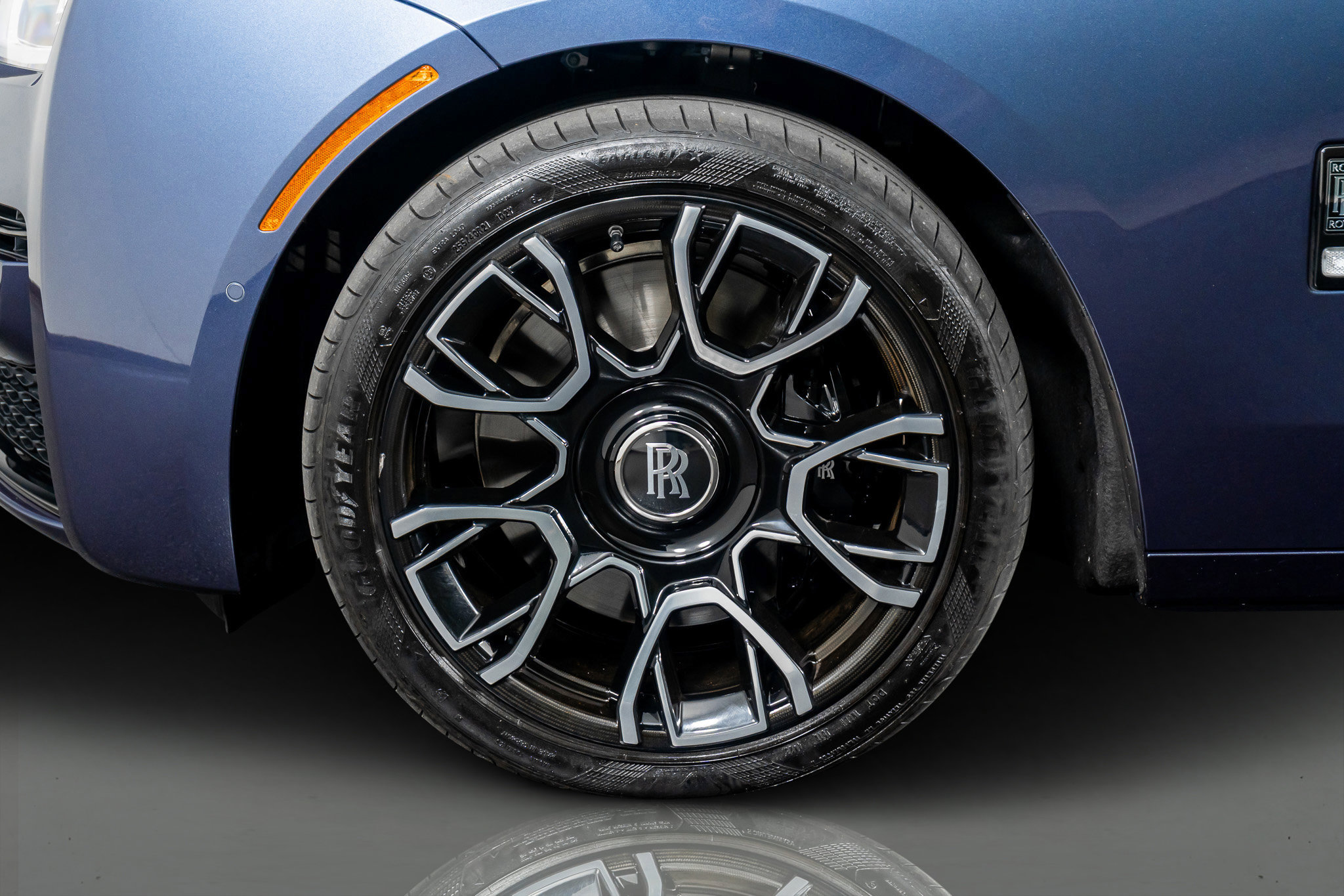 Used 2024 Rolls-Royce Ghost Black Badge w/ Black Badge Ghost Package image 18