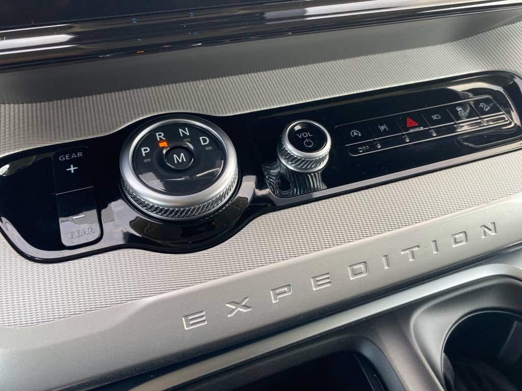 Used 2025 Ford Expedition Active AWD/4WD image 44