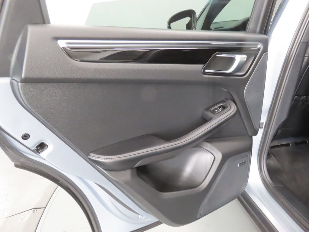 Certified 2024 Porsche Macan Turbo AWD/4WD image 47