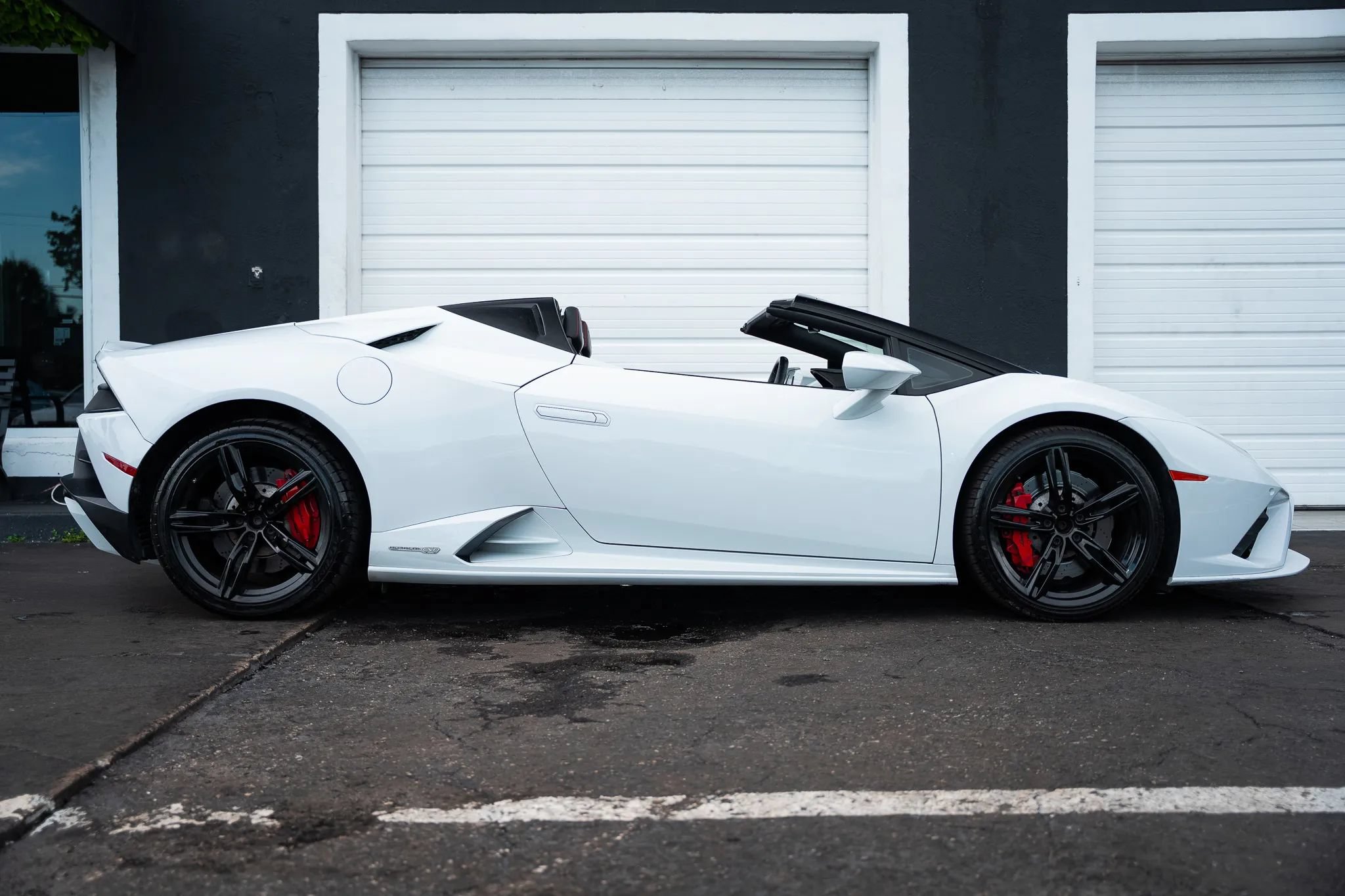 Used 2021 Lamborghini Huracan EVO RWD image 2