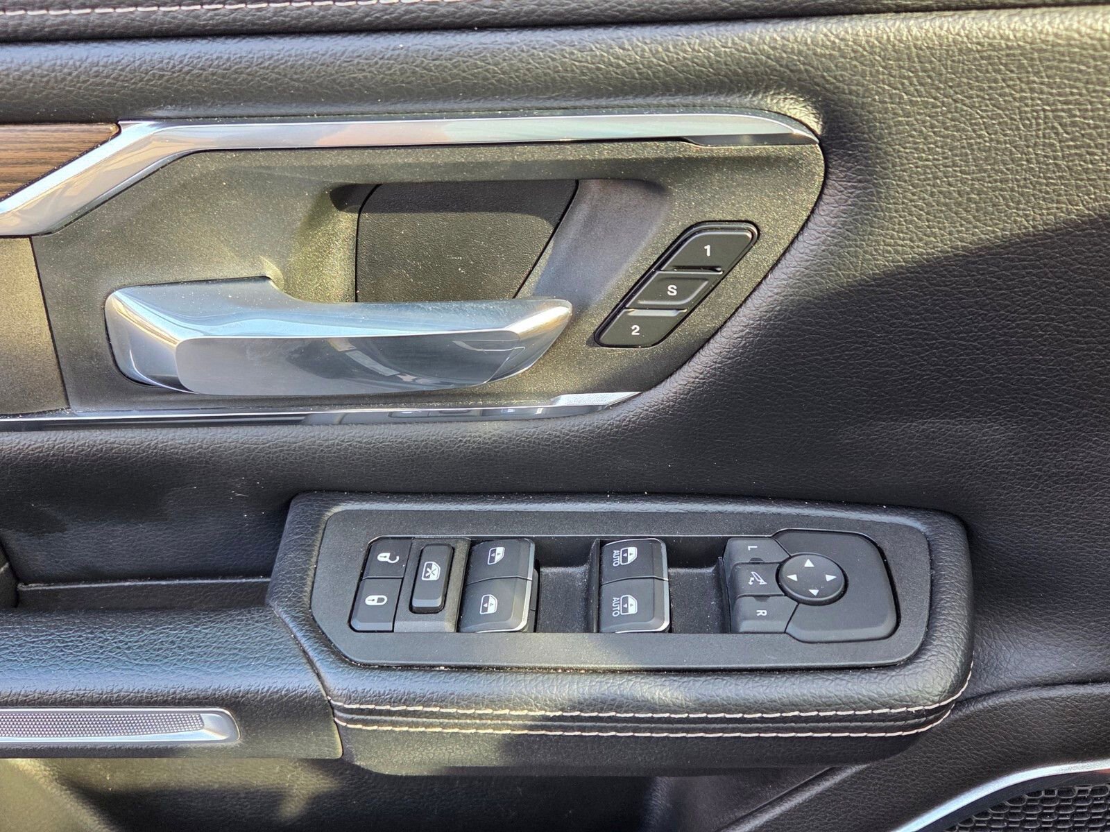 Used 2025 RAM 1500 Laramie image 32