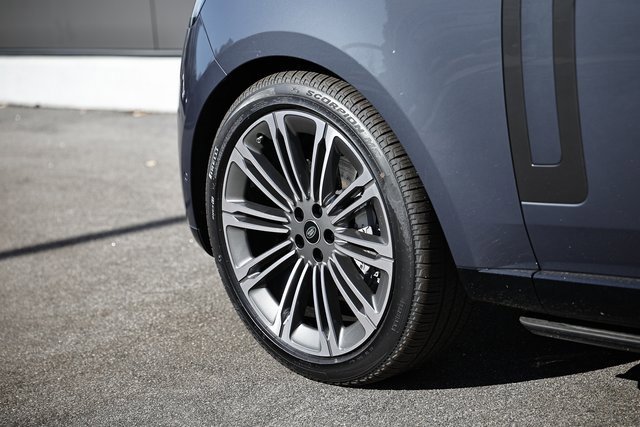 New 2025 Land Rover Range Rover SE image 7
