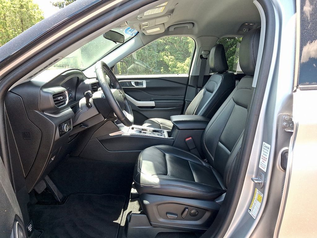 Used 2023 Ford Explorer XLT w/ Equipment Group 202A AWD/4WD image 13