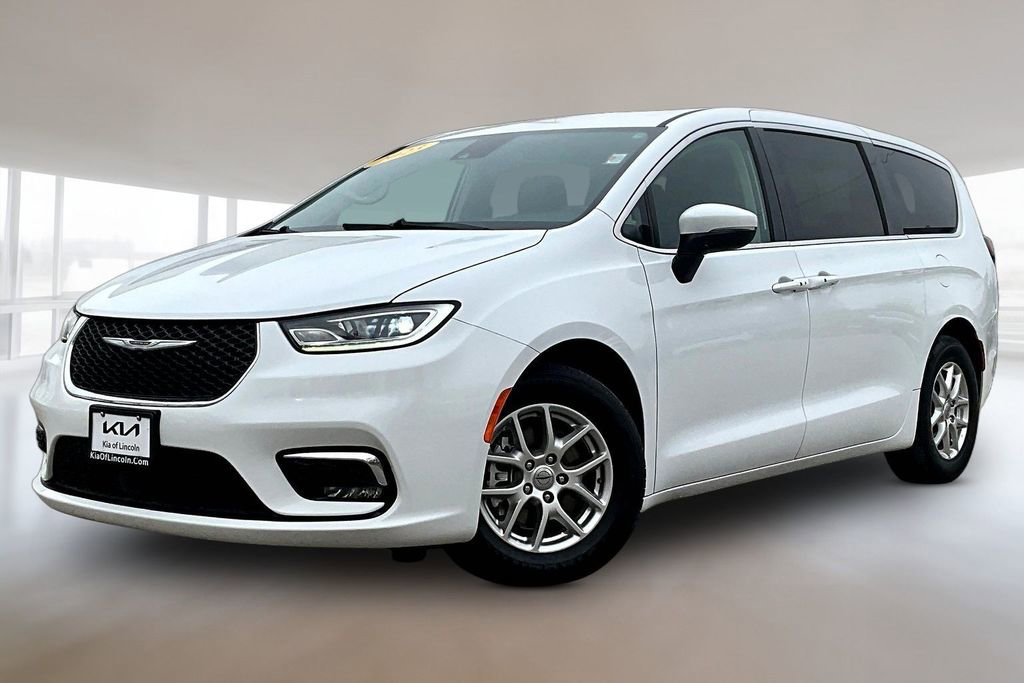 Used 2023 Chrysler Pacifica Touring-L image 1