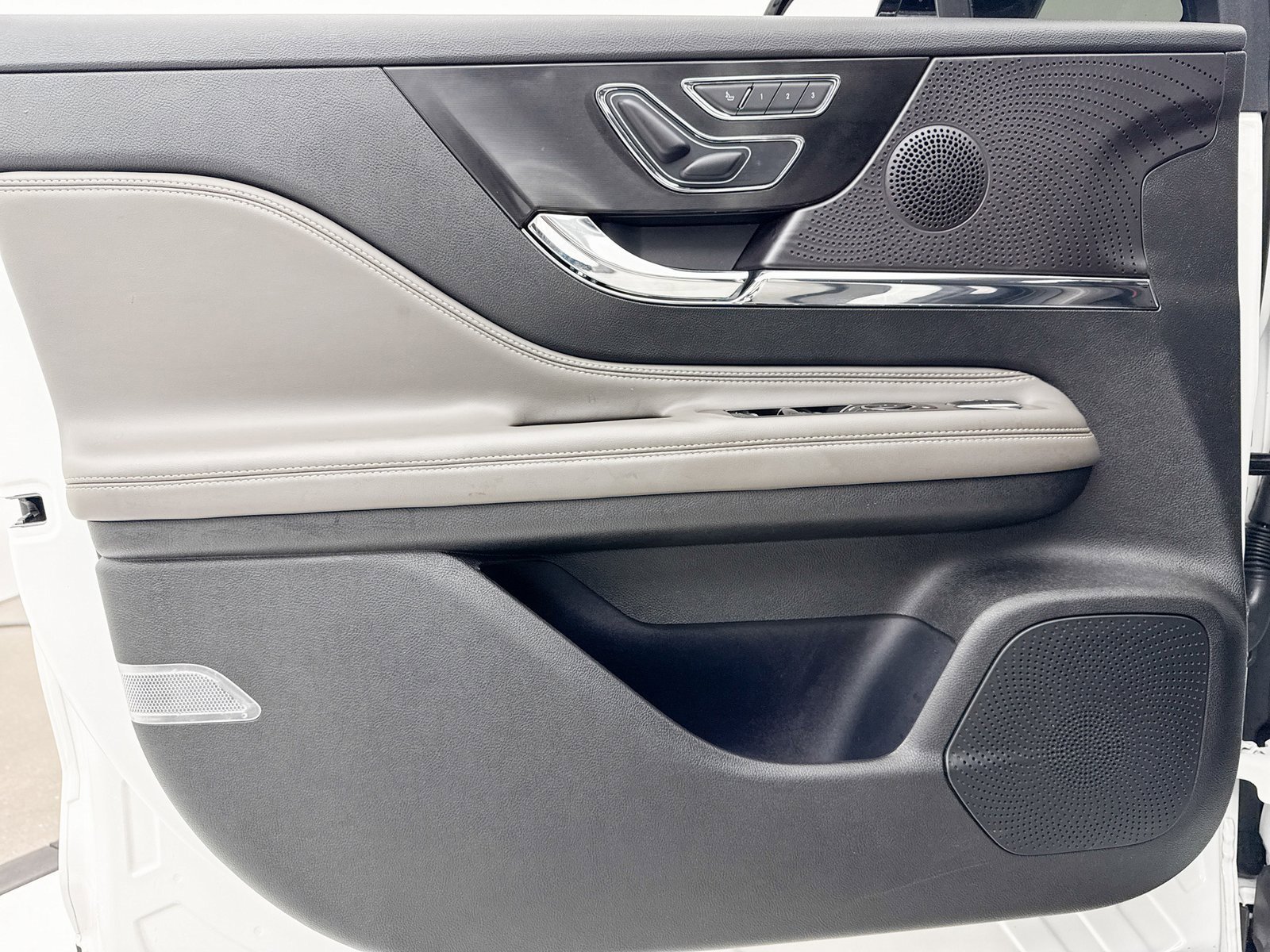 Used 2024 Lincoln Corsair FWD image 33