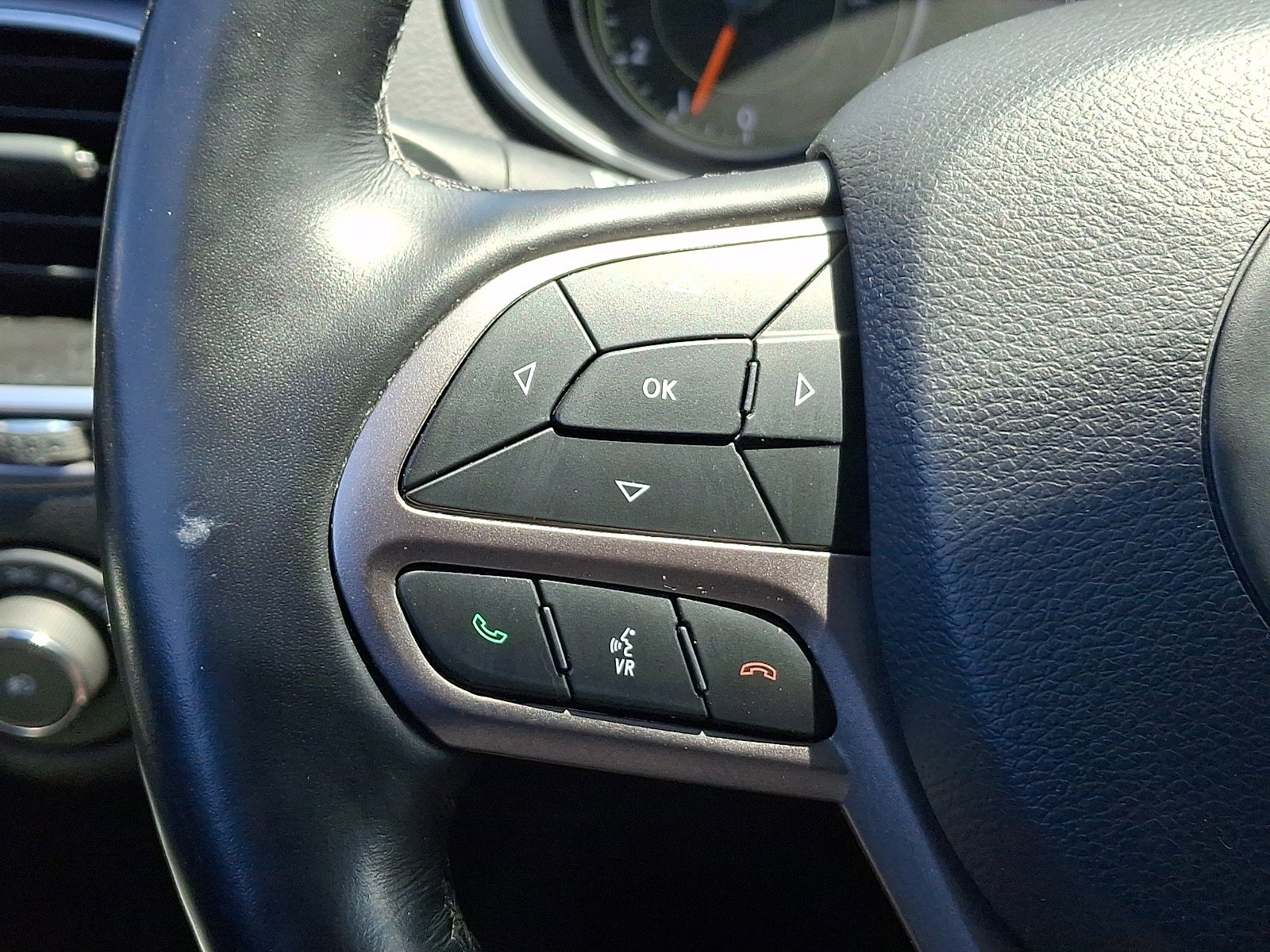 Used 2021 Jeep Cherokee Latitude Lux w/ Comfort/Convenience Group AWD/4WD image 20