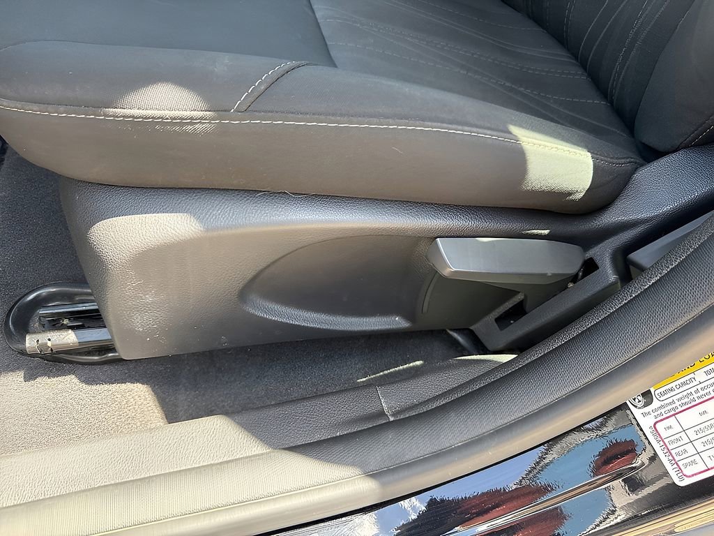 Used 2018 Ford Focus SE w/ SE Appearance Package FWD image 17