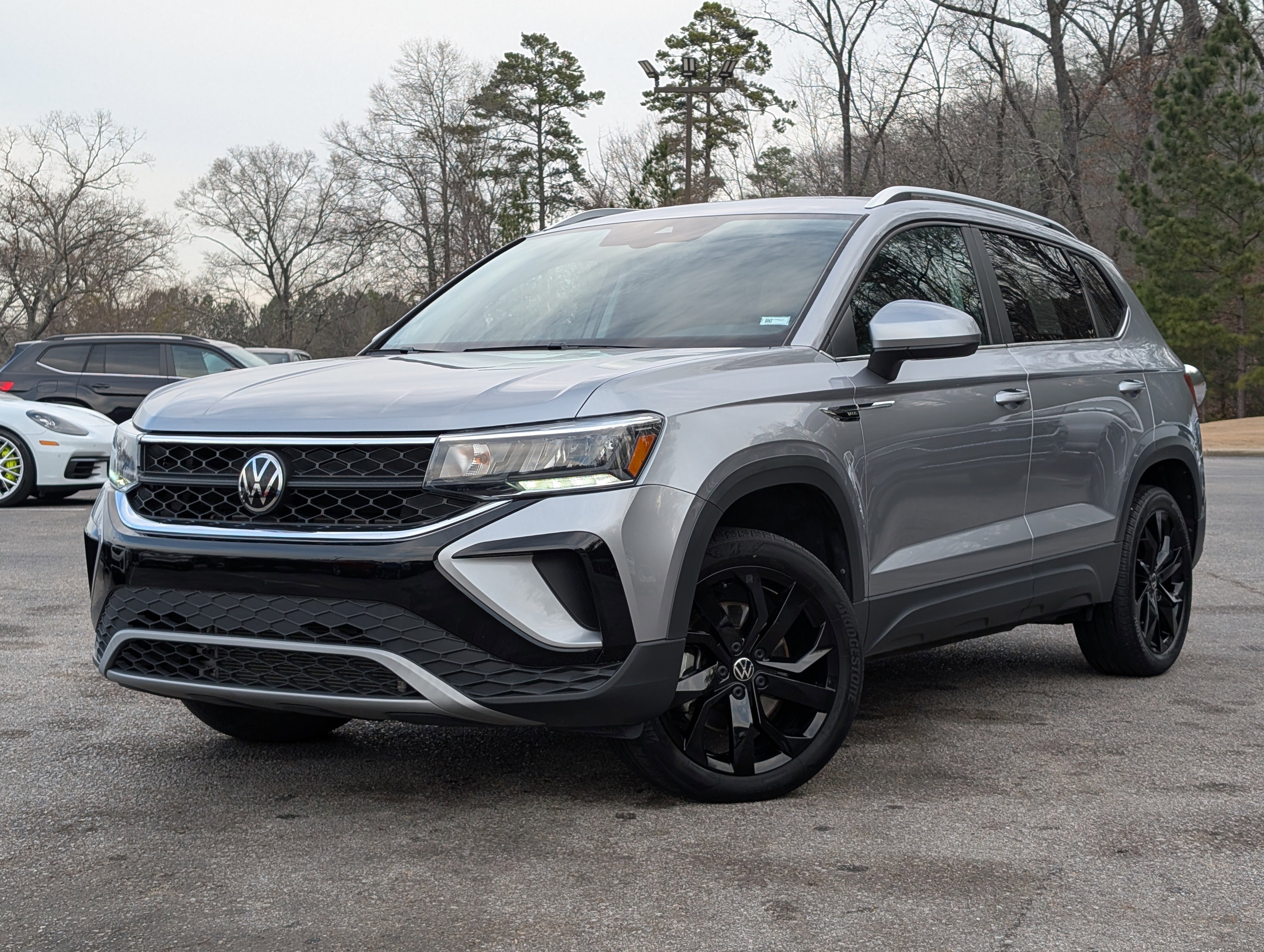 Used 2023 Volkswagen Taos SE w/ Black Wheel Package image 4