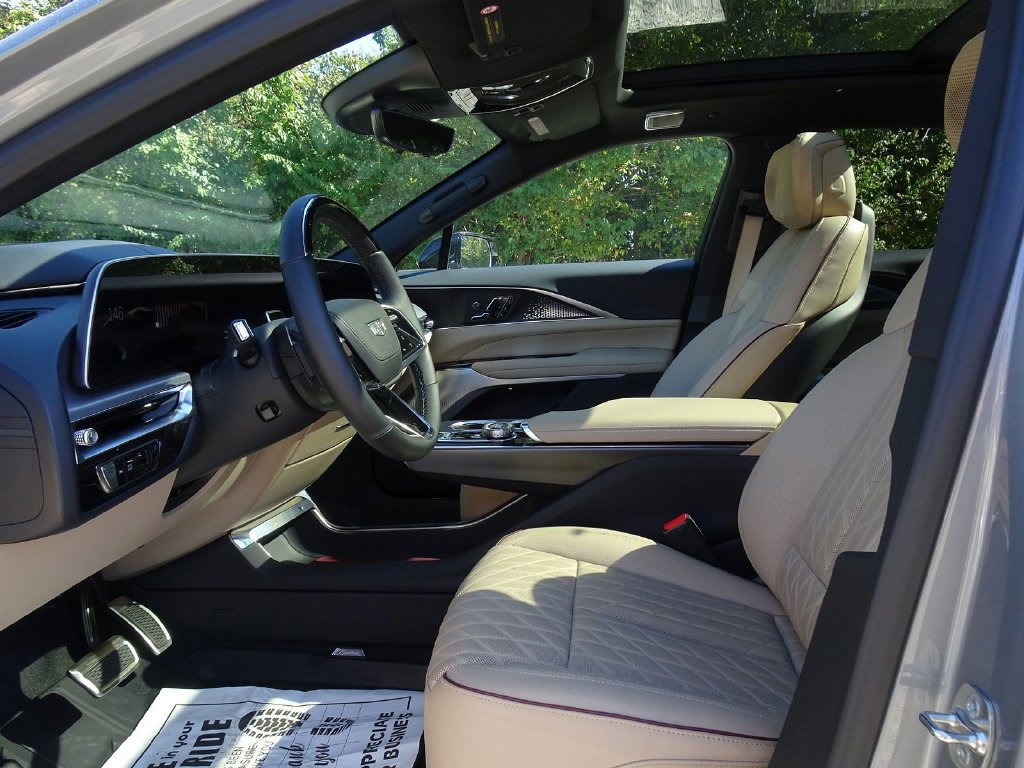 Used 2026 Cadillac Lyriq Signature Luxury w/ Nappa Leather Package AWD/4WD image 8