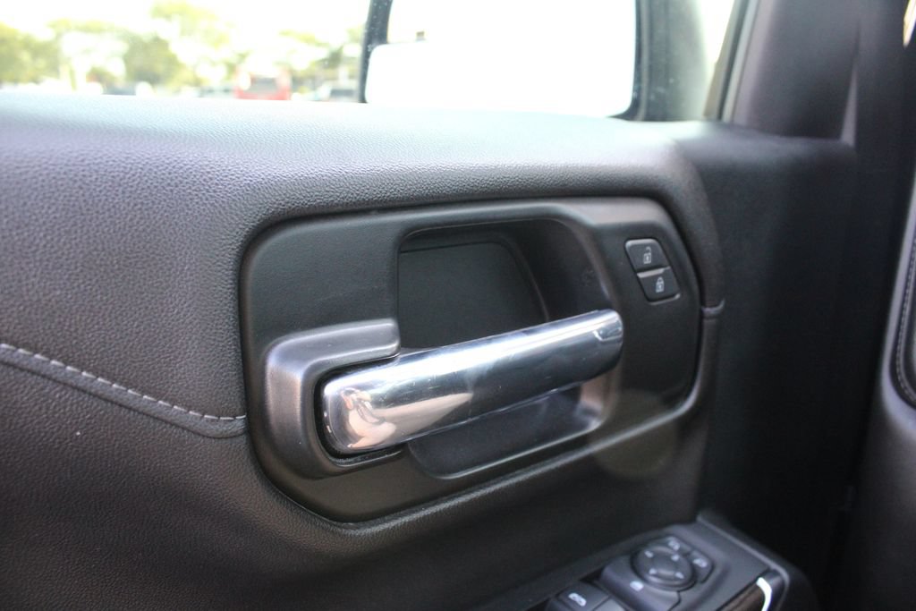Used 2021 Chevrolet Silverado 1500 LT AWD/4WD image 6