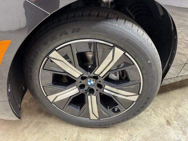 Used 2026 BMW iX xDrive60 w/ Premium Package AWD/4WD image 27
