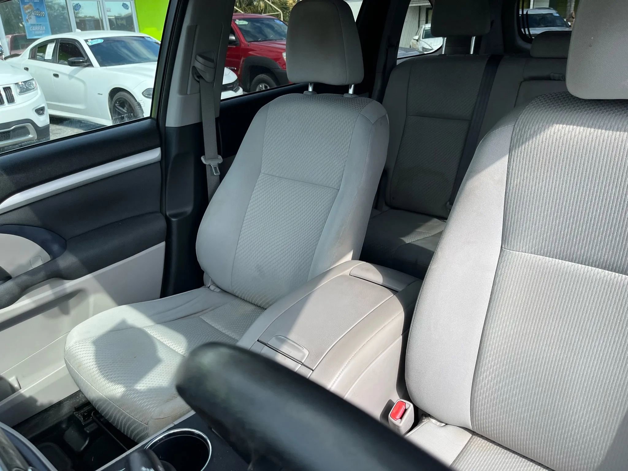 Used 2015 Toyota Highlander LE FWD image 11