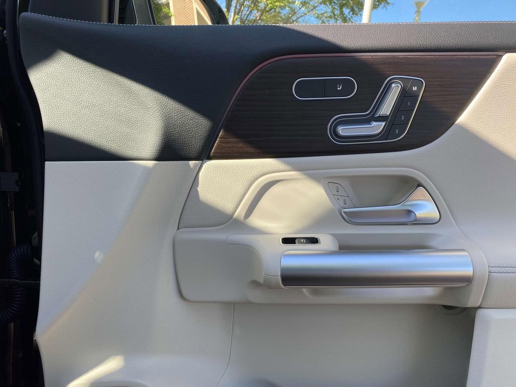 Certified 2025 Mercedes-Benz GLA 250 image 10