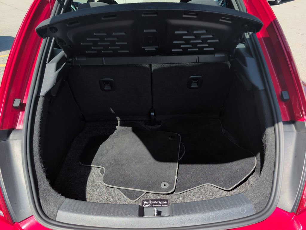 Used 2014 Volkswagen Beetle R-Line FWD image 19