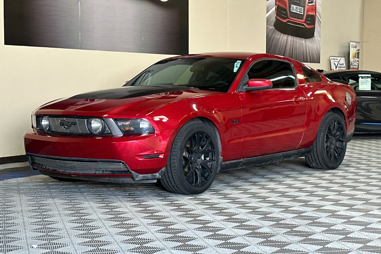 Used 2011 Ford Mustang GT RWD image 8