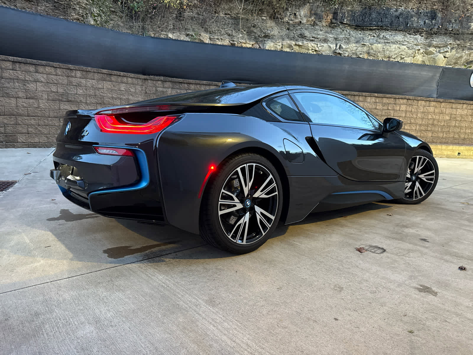 Used 2015 BMW i8 image 4