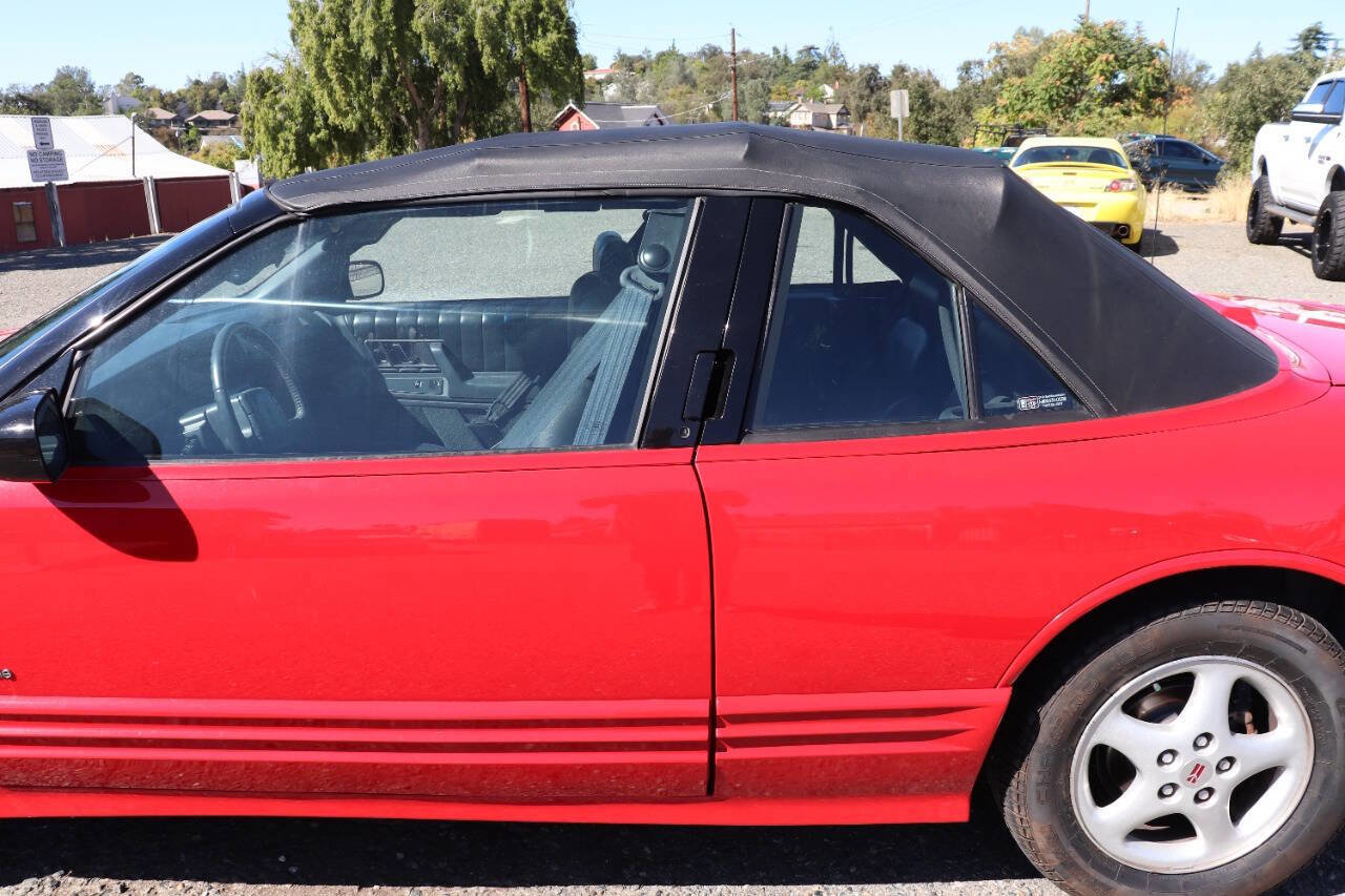 Used 1993 Oldsmobile Cutlass Supreme Convertible image 25