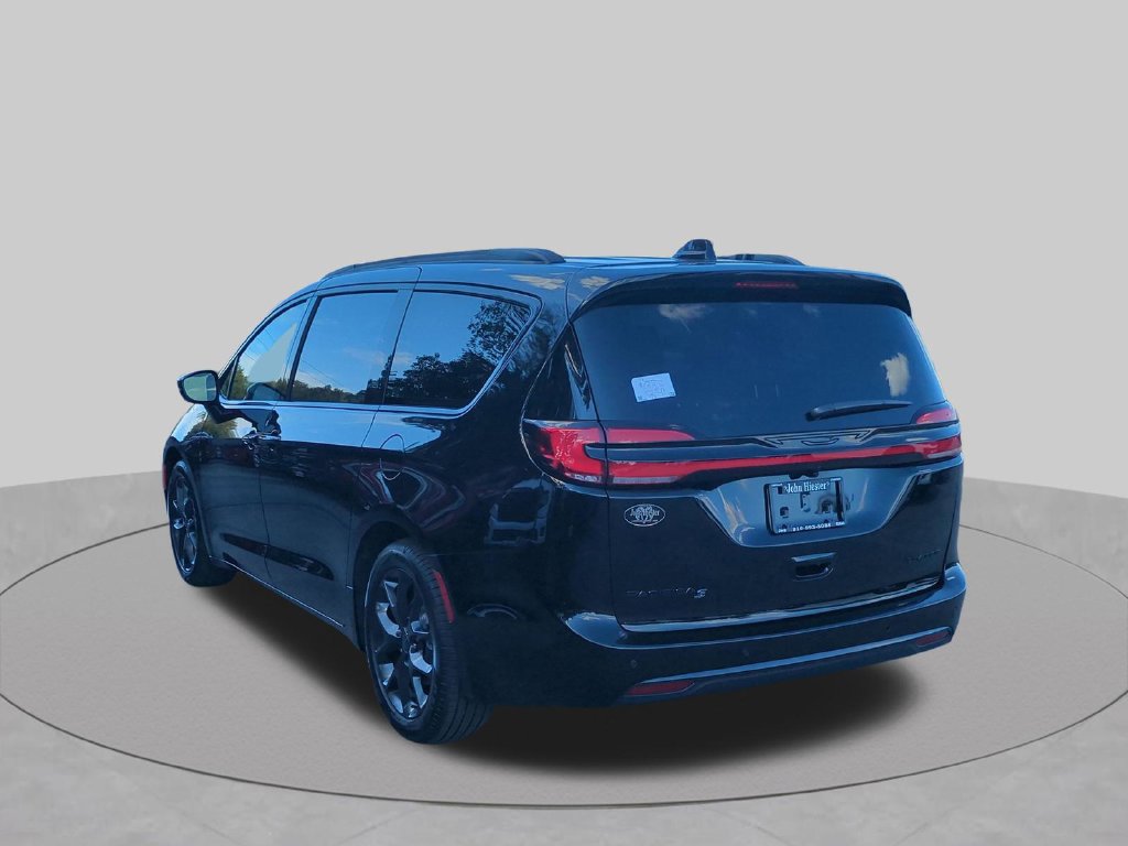 New 2027 Chrysler Pacifica Limited FWD image 6