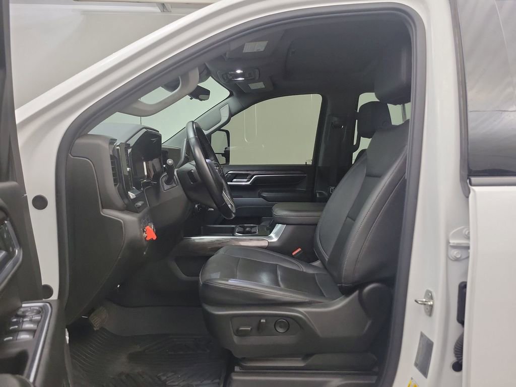 Used 2024 Chevrolet Silverado 3500 LTZ w/ LTZ Plus Package image 4