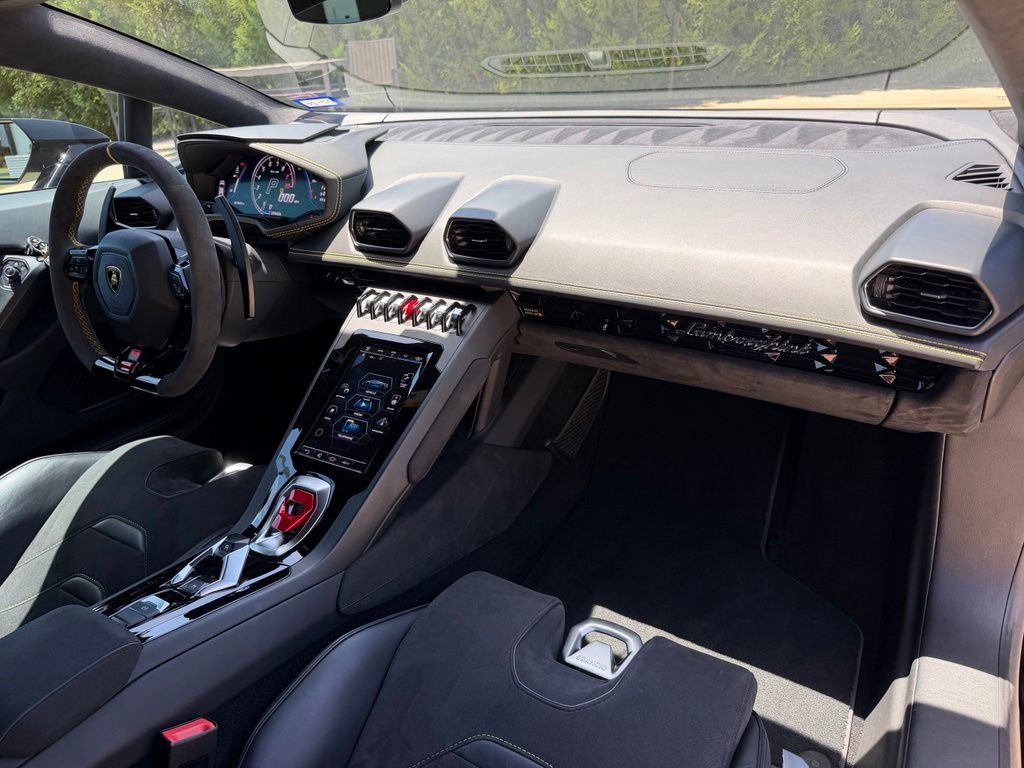 Used 2021 Lamborghini Huracan EVO RWD image 7