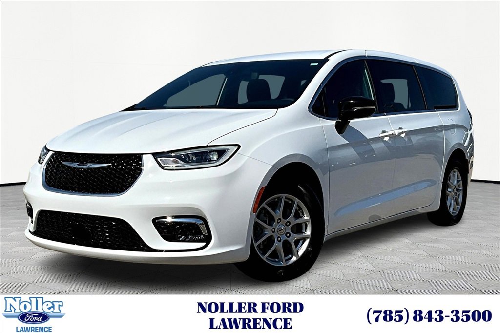 Used 2024 Chrysler Pacifica Touring