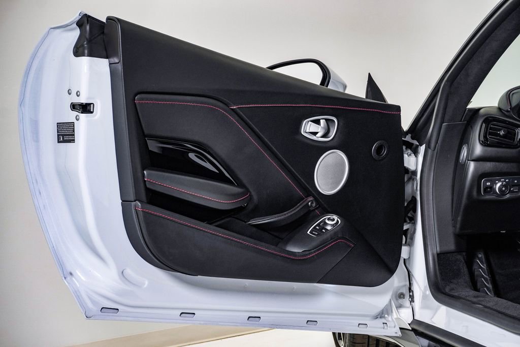 Used 2020 Aston Martin V8 Vantage Coupe image 31