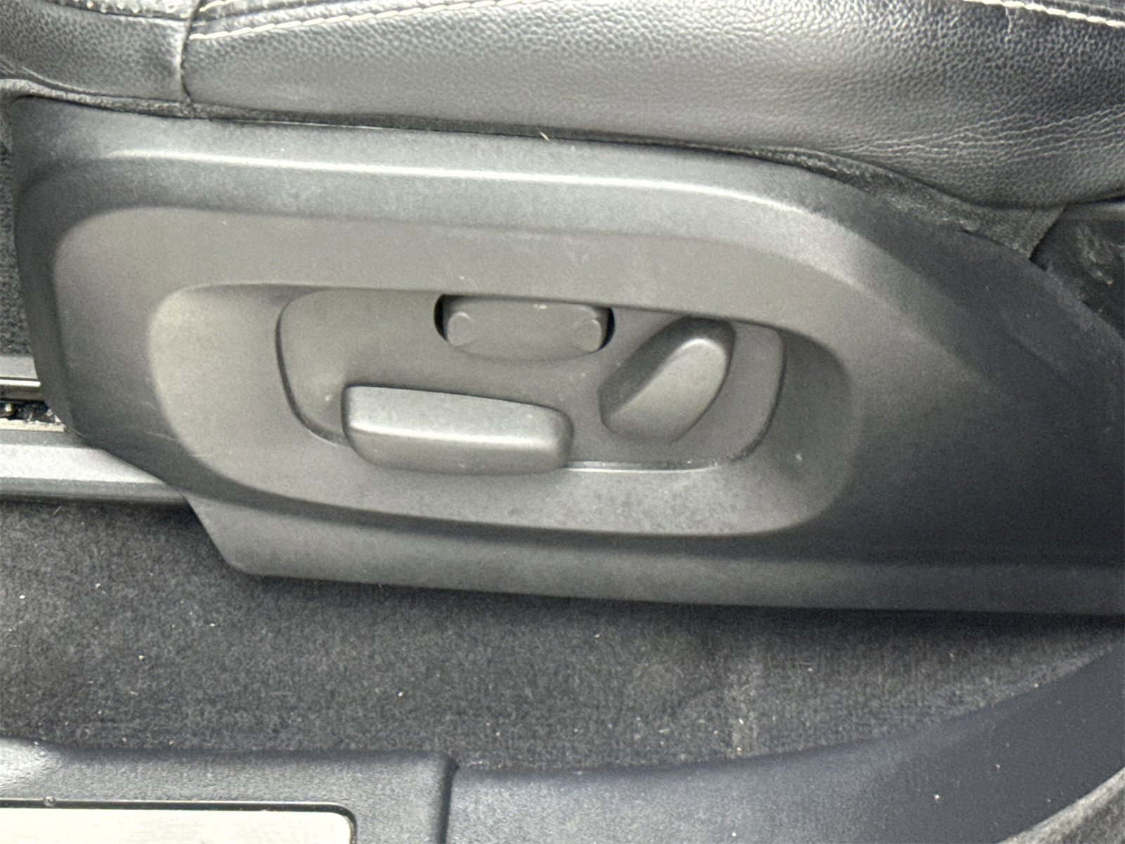 Used 2015 Land Rover Range Rover Evoque Dynamic image 12