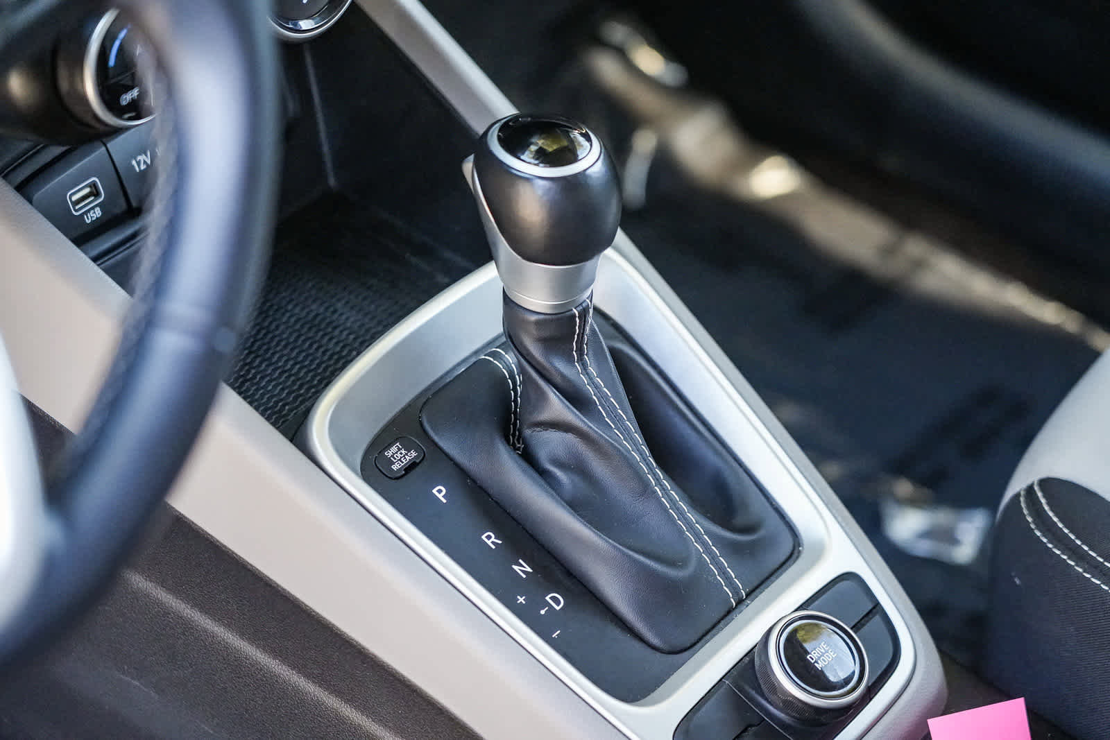 Used 2023 Hyundai Venue SEL image 20