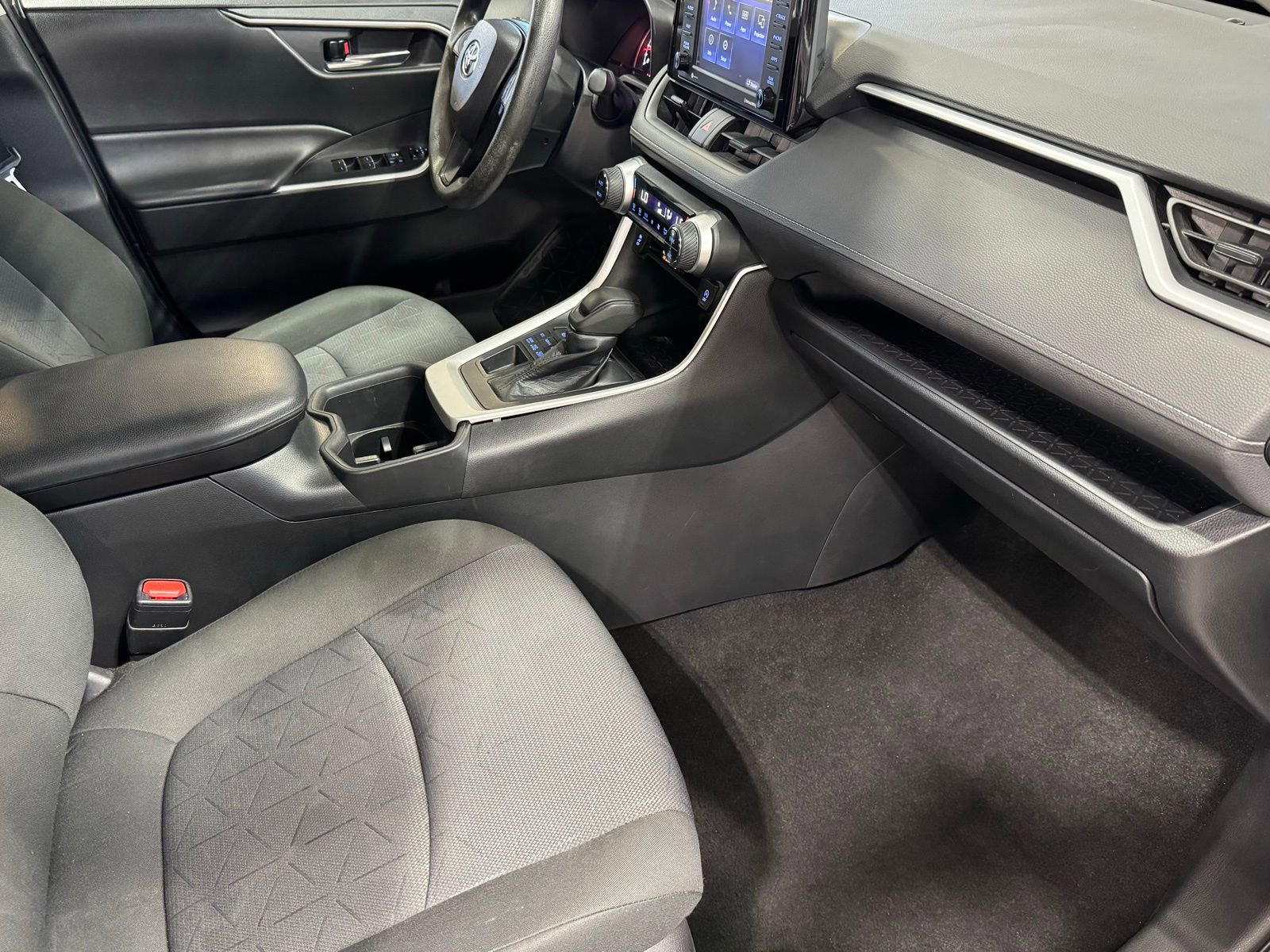 Used 2022 Toyota RAV4 XLE AWD/4WD image 43