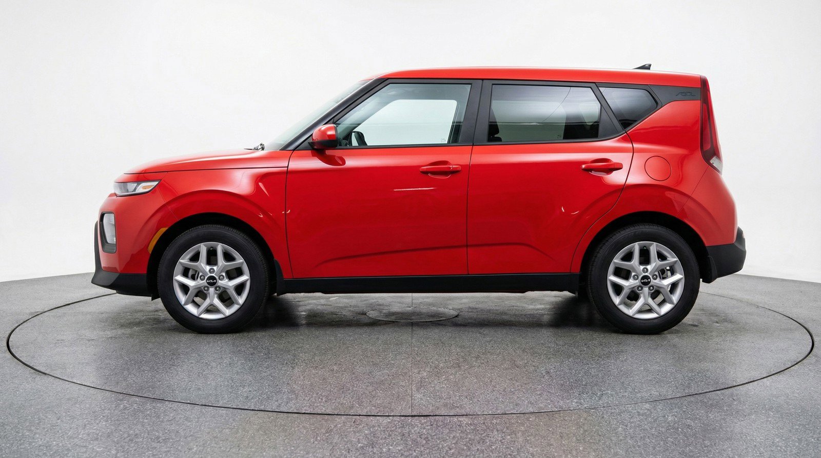 Used 2025 Kia Soul LX w/ LX Technology Package FWD image 5