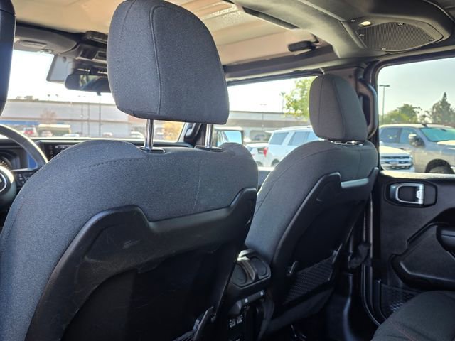 Used 2025 Jeep Wrangler Unlimited Rubicon w/ Convenience Group AWD/4WD image 18