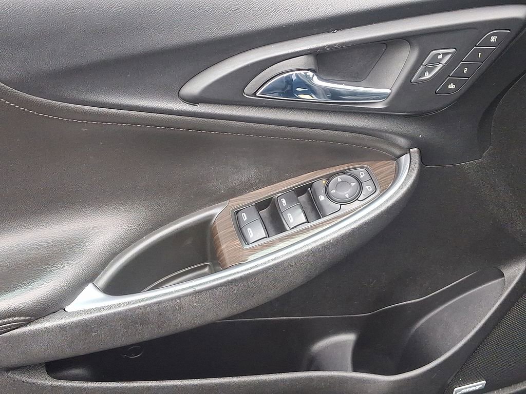 Used 2022 Chevrolet Malibu Premier image 14