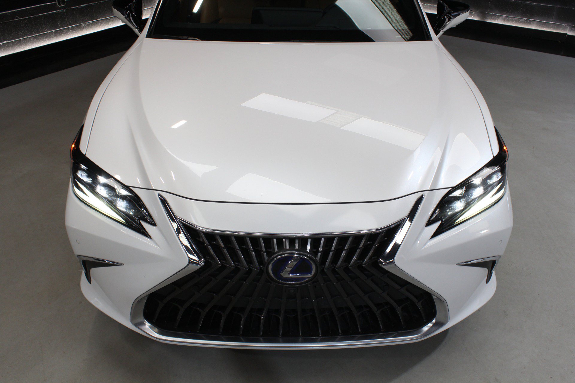 Used 2022 Lexus ES 300h Ultra Luxury w/ Accessory Package 2 FWD image 7