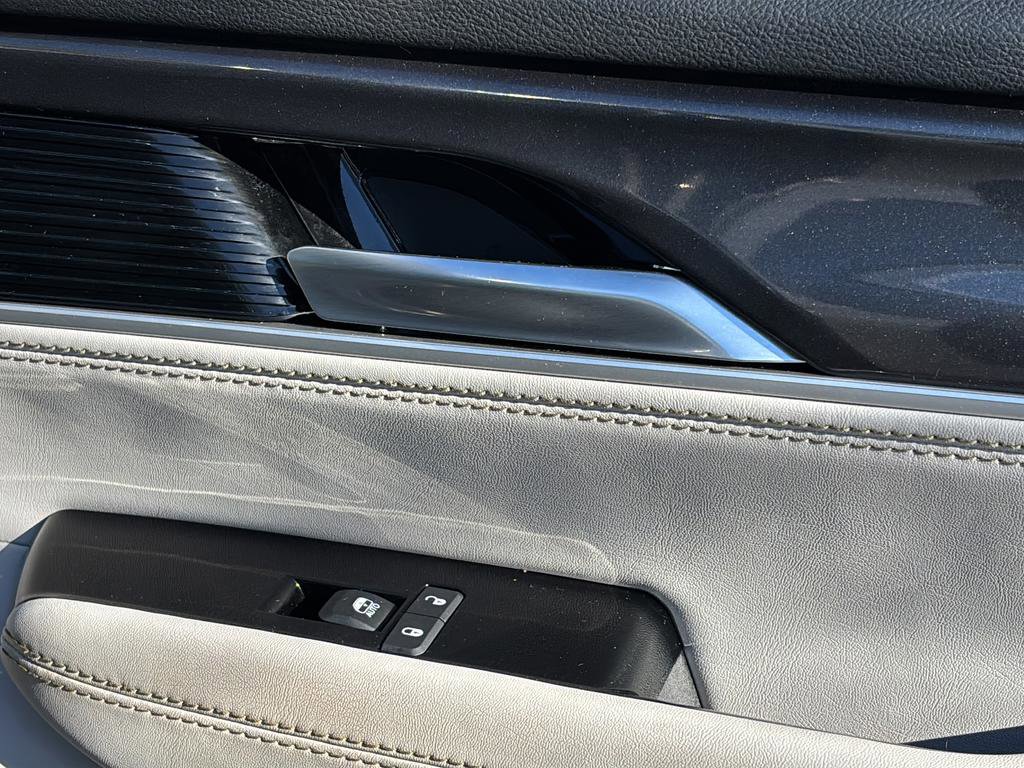 Used 2023 Jeep Wagoneer 4WD w/ Premium Group I image 39